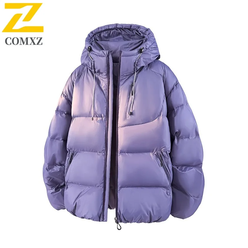سترة COMXZ بغطاء للرأس عالية الجودة مملوءة 2025 للرجال في الهواء الطلق سترة سميكة ودافئة من جميع النواحي معطف شتوي خفيف مريح من القطن