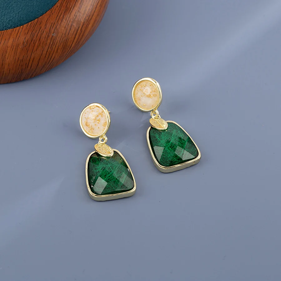 Fashion Contrast Green Retro Geometric Resin Earrings for Women\'s Non Pierced Mosquito Coil Ear Clips Daily Party Jewelry