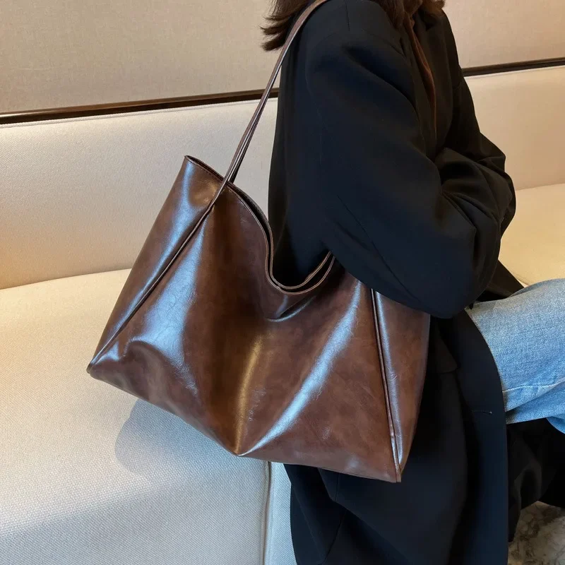 Solid Color Bag for Women Retro Fashion PU Leather Tote Bag Shiny Large Capacity Commuting Shoulder Bag