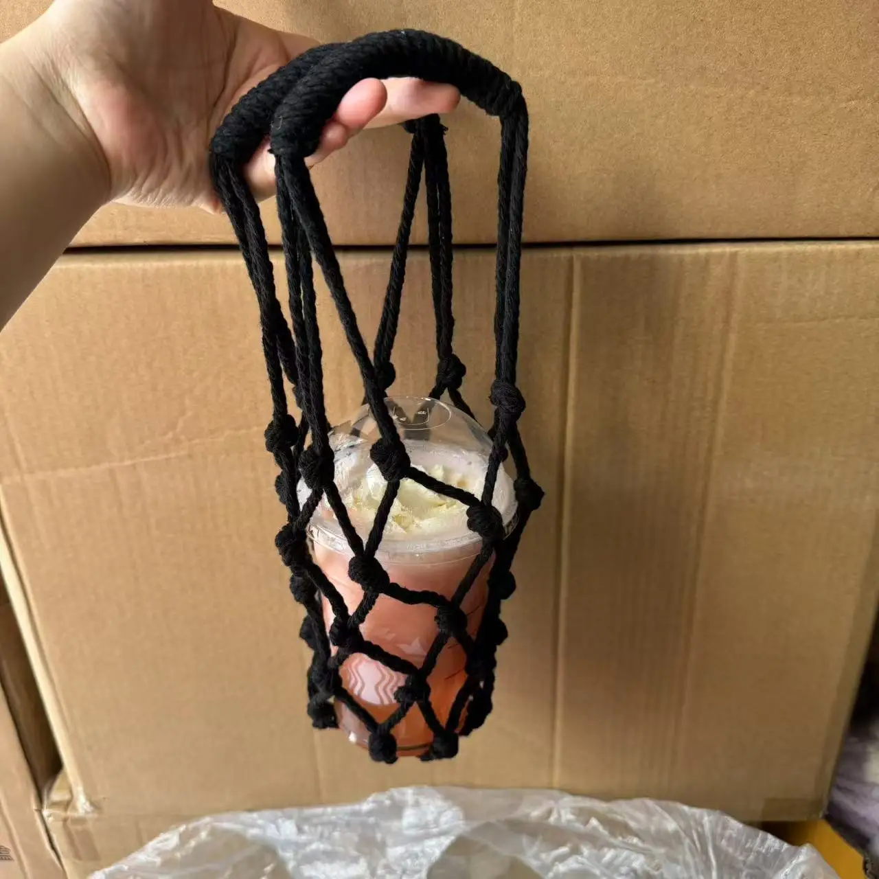 Hand-Woven Portable Handbag Water Cup Mesh Bag Water Bottle Cover Cup Sleeve Pouch Outdoor Camping Mesh Cup Bag Lightweight