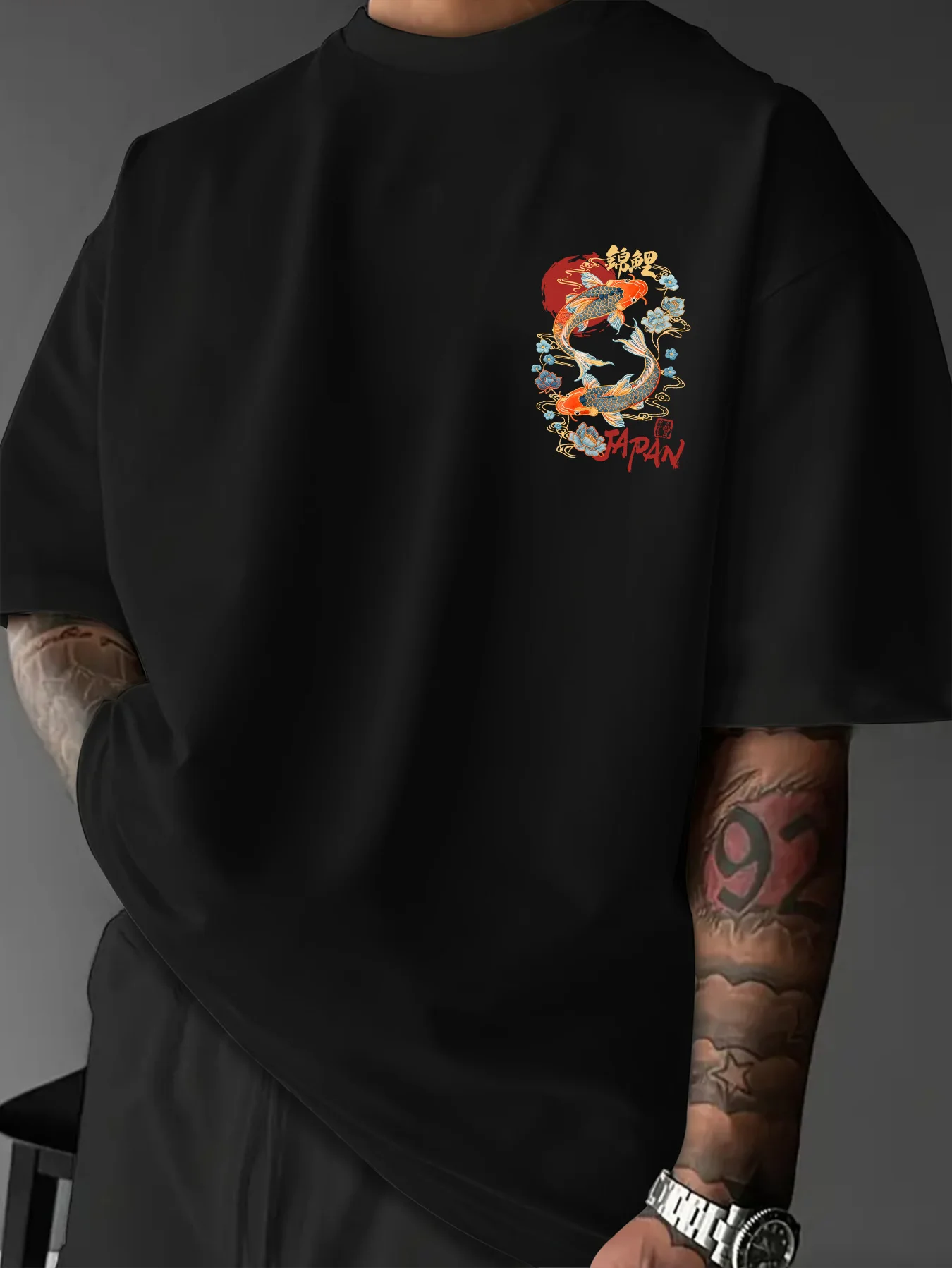 East Aesthetic Basic Men Top With Lucky Koi Fish Lotus Cloud Japanese Stamp JAPAN Letter Back Pattern Print, S-XXL