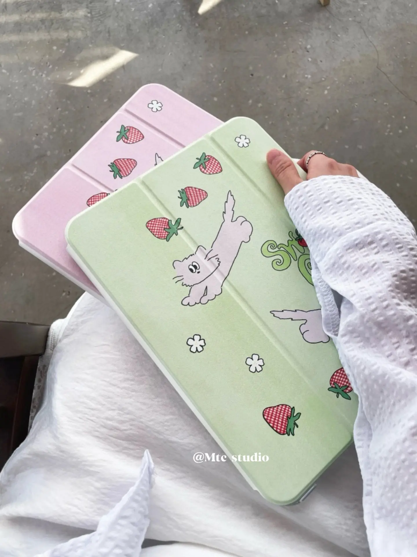 

Sweet Kitten Pink Strawberry Y2K Tablet Case For iPad Pro 13in 11th M5 M4 12.9in A16 7/8/9/10th Air4/5/6/7 11in M2 M3 Mini Cover