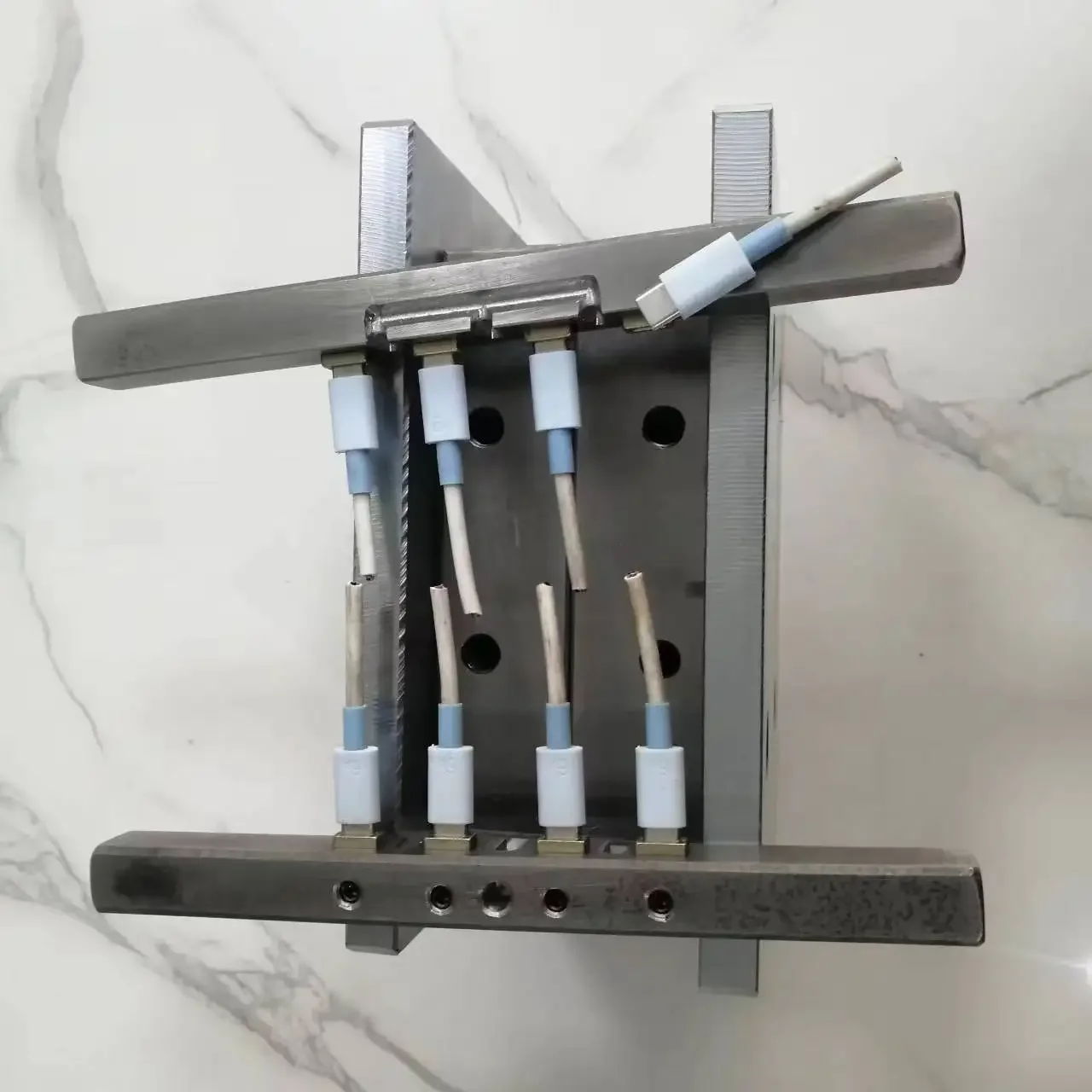 Forma wtykowa Forma zewnętrzna TYPE-C