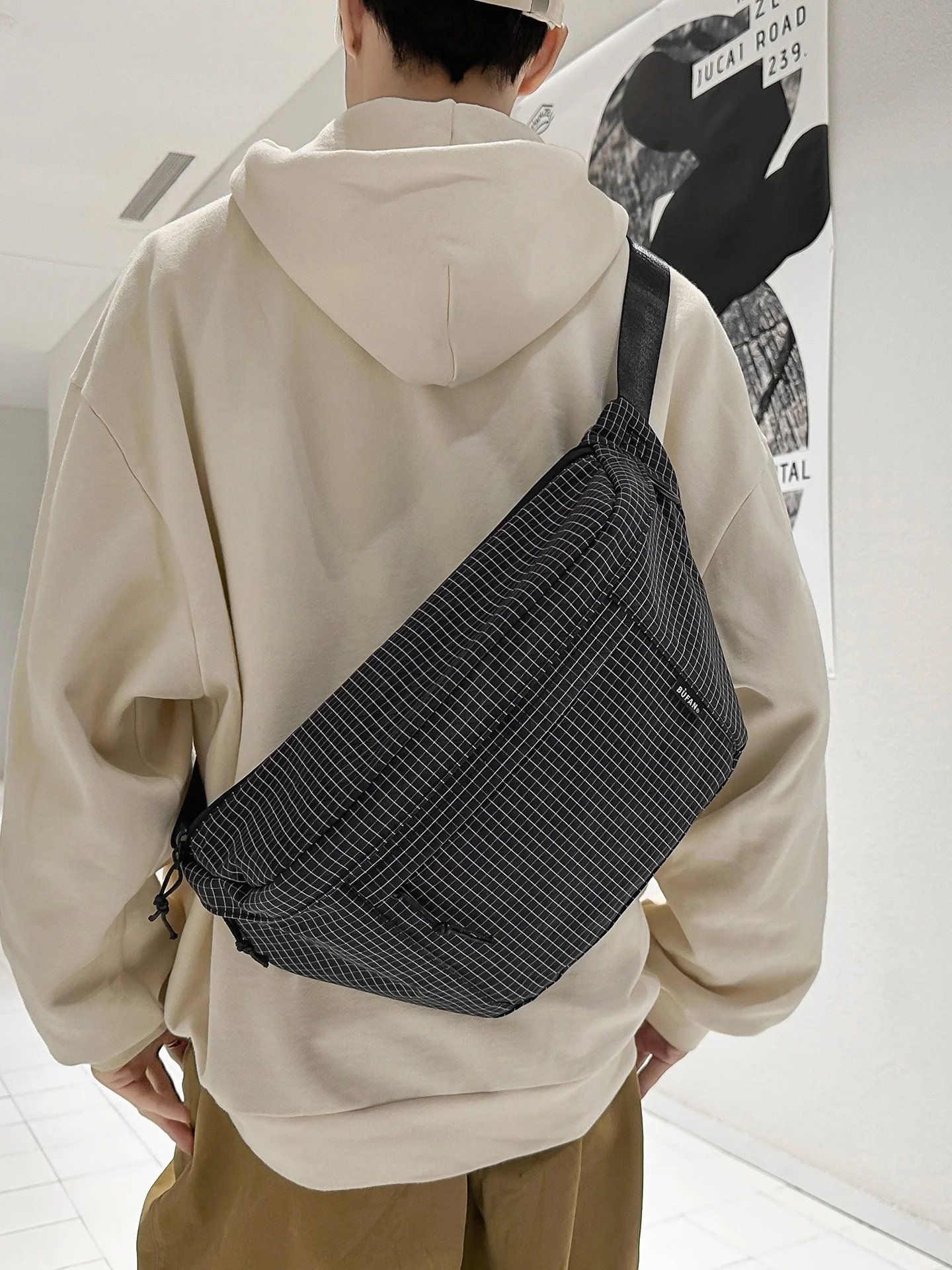 

Laid-ba Nylon Men's Large Capaci Crossbody Bag Trendy Brand Chest Bag Japanese Sle Student Bapa Retro Casual Single...