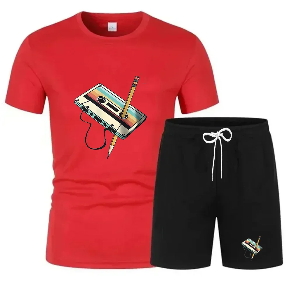 هذا تي شيرت مطبوع يجب اقتناؤه للرجال في الصيف. إنها ناعمة وقابلة للتنفس، تتميز برقبة دائرية وأكمام قصيرة، ومناسبة