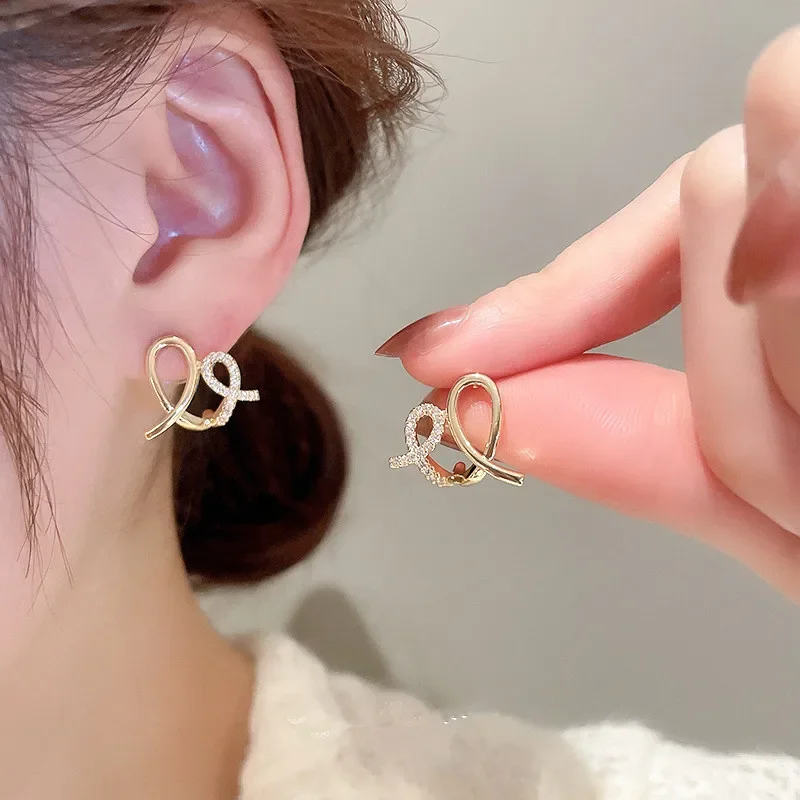 2024  Fancy Love Shape Stud Earrings with CZ for Women New 2023 Exquisite Heart Earrings Gold Color Bridal Wedding Jewelry Gift