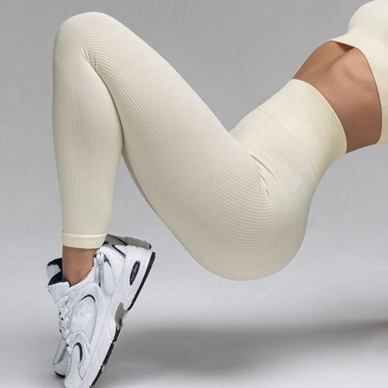 اليوغا دنة سلس عالية المرونة تنفس ملابس خارجية الرياضة قاعدة اللياقة البدنية تسعة قطع السراويل للنساء