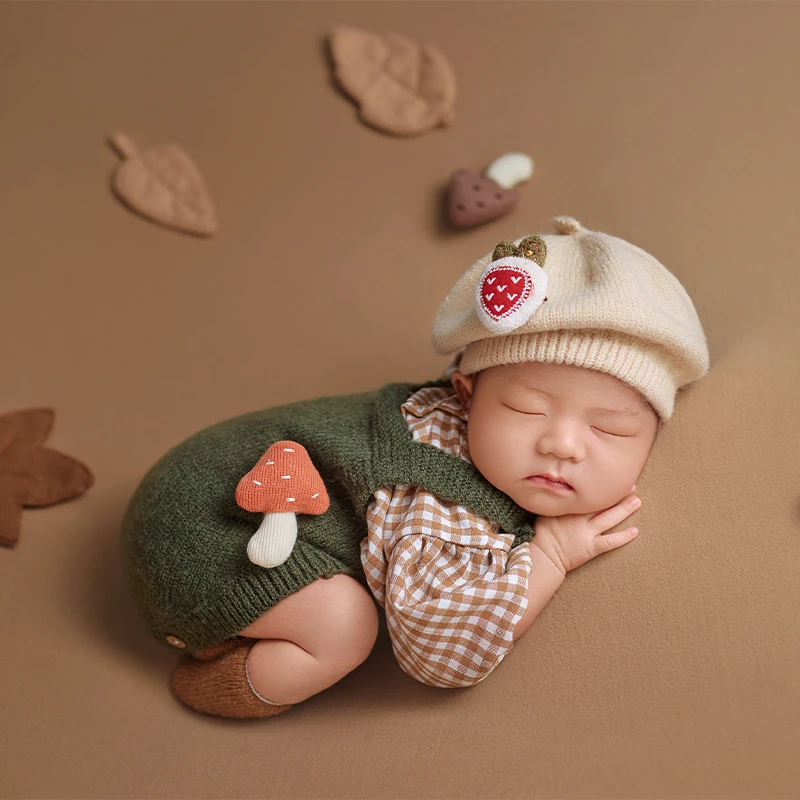 

Baby Beret + Knit Overalls + Plaid Shirt Newborn Photography Outfit Maple Leaf Mushroom Scene Props Studio Creative Photography
