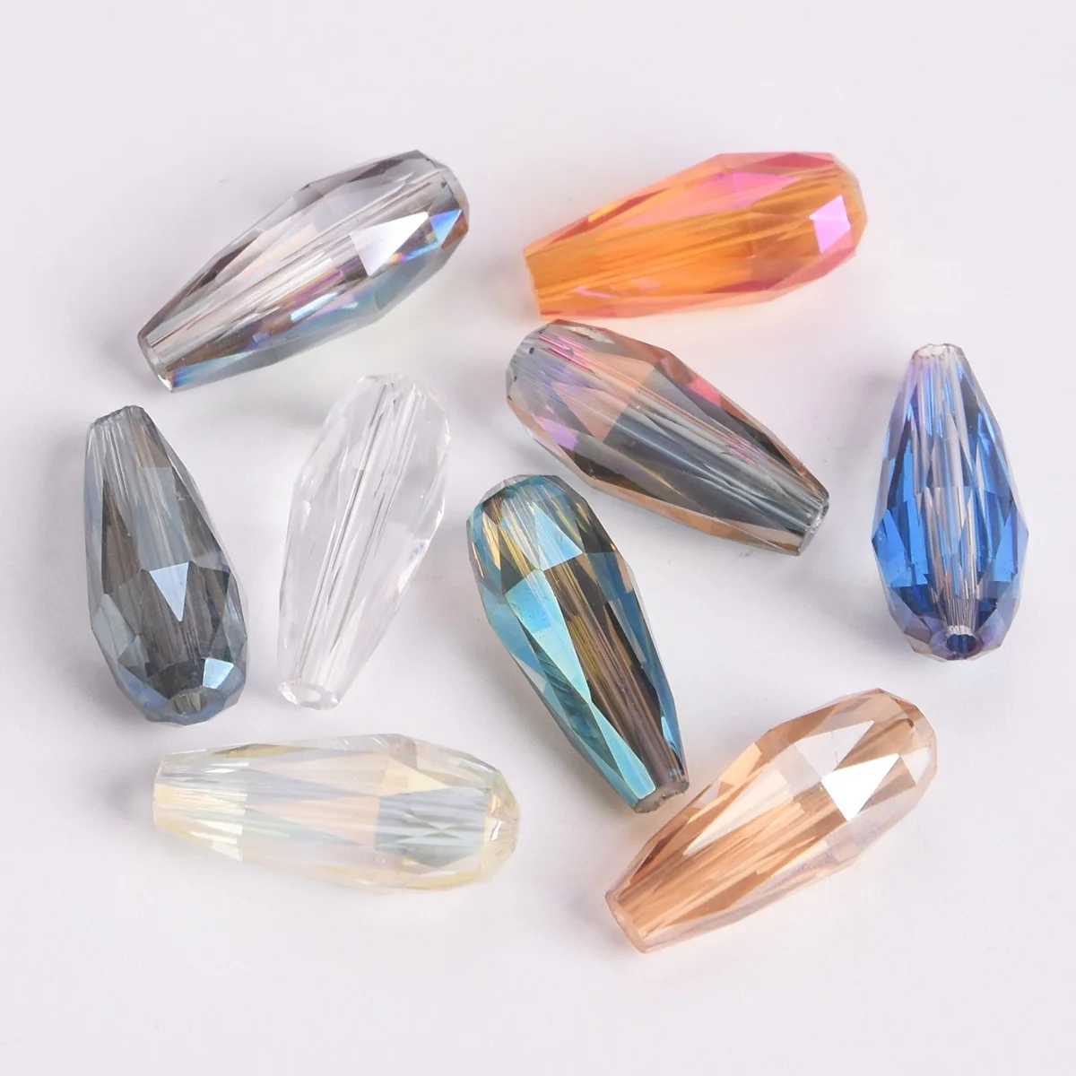 10 szt. Kolorowe, długie koraliki w kształcie łezki 18x8mm, fasetowane, z kryształowego szkła, do wyrobu biżuterii, majsterkowania i rękodzieła.