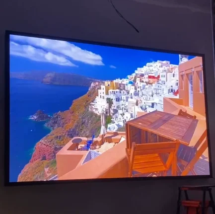 Schermo pubblicitario LED elegante personalizzato nella visibilità ottimale con la pubblicità di visibilità ottimale