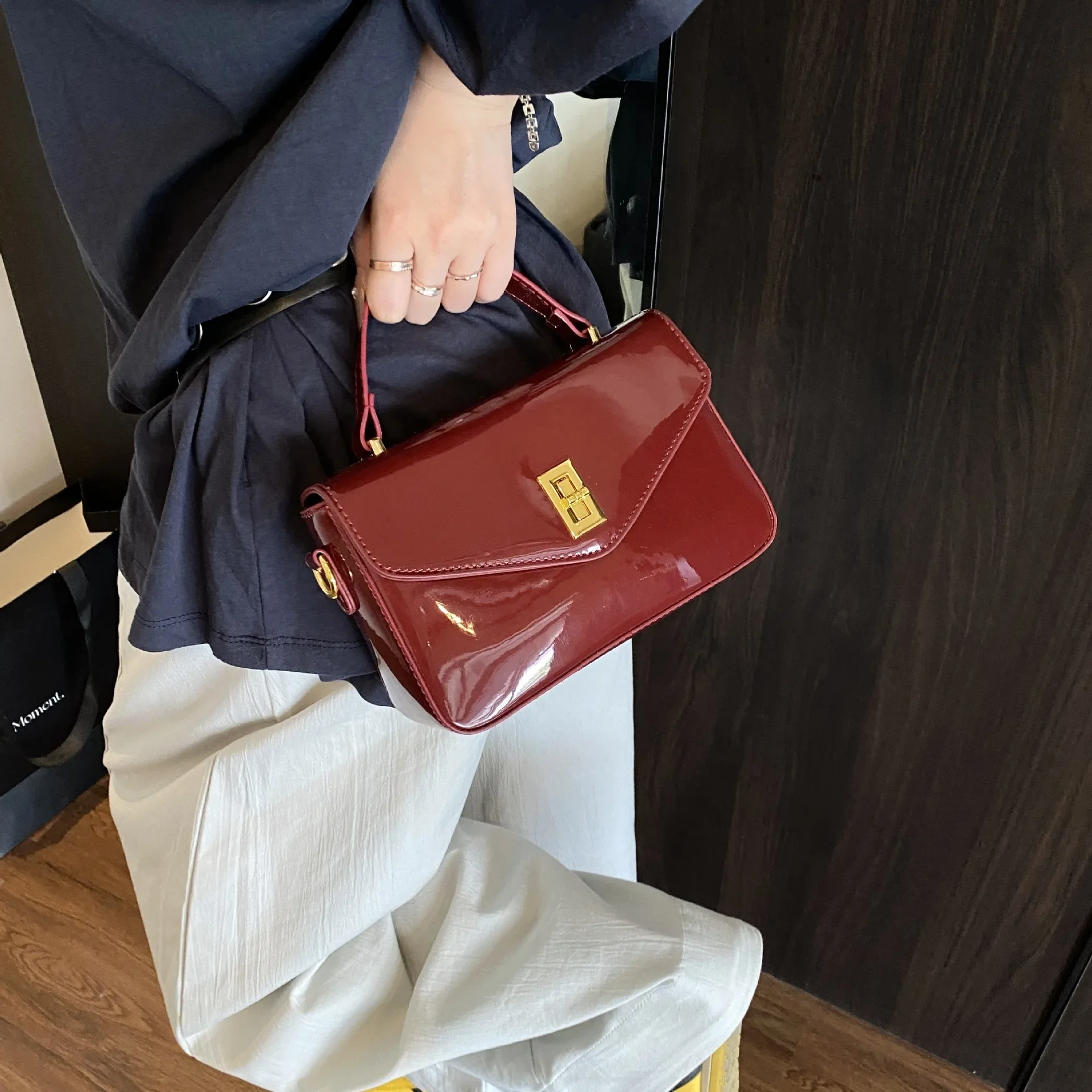 حقائب نسائية بتصميم متخصص حقائب يد نسائية كبار حقائب نسائية موضة حقائب كتف متعددة الاستخدامات حقائب كروس نسائية