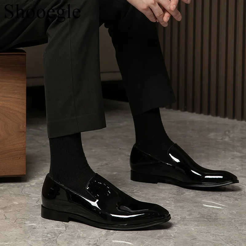 Men Dress Leather Shoes Slip on Patent Leather Mens Casual Oxford Shoe Moccasin Glitter Male Footwear Pointed Toe Shoes for Men