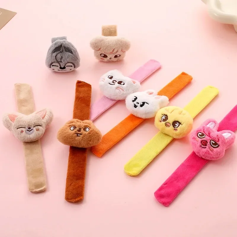 Bracelet à sangle de dessin animé Kpop doux, pendentif de poupée en peluche, jouet en peluche mignon pour enfants errants, ornement de sac à dos pour cadeau d'anniversaire pour Couple