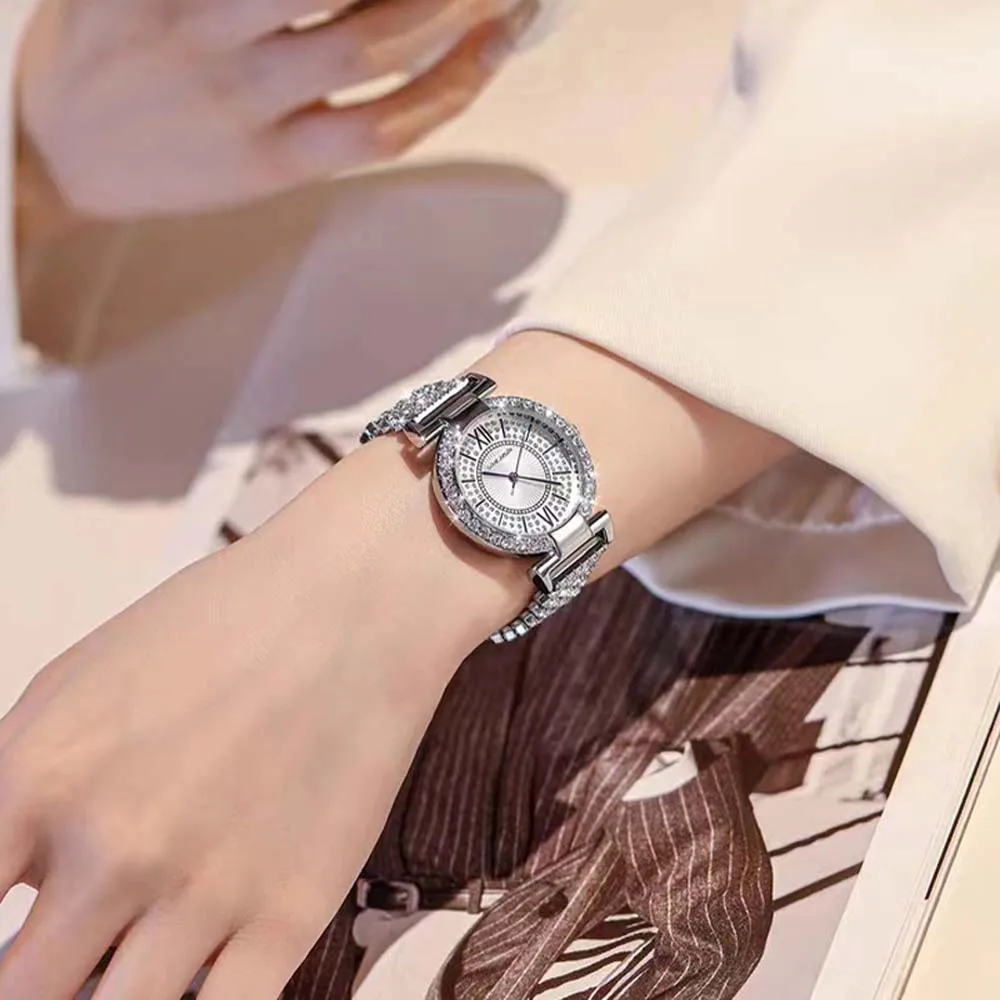 นาฬิกาควอตซ์แฟชั่นสำหรับผู้หญิง ดีไซน์กำไลฝังเพชร นาฬิกาข้อมือสุภาพสตรี หรูหรา สวยงาม เครื่องประดับอุปกรณ์เสริมที่ได้รับแรงบันดาลใจ