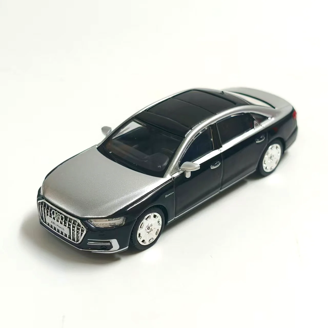 

Литой под давлением масштаб 1:64 Audi A8L Horch, модель автомобиля из сплава, Коллекционная игрушка, подарок, сувенир, демонстрационный орнамент