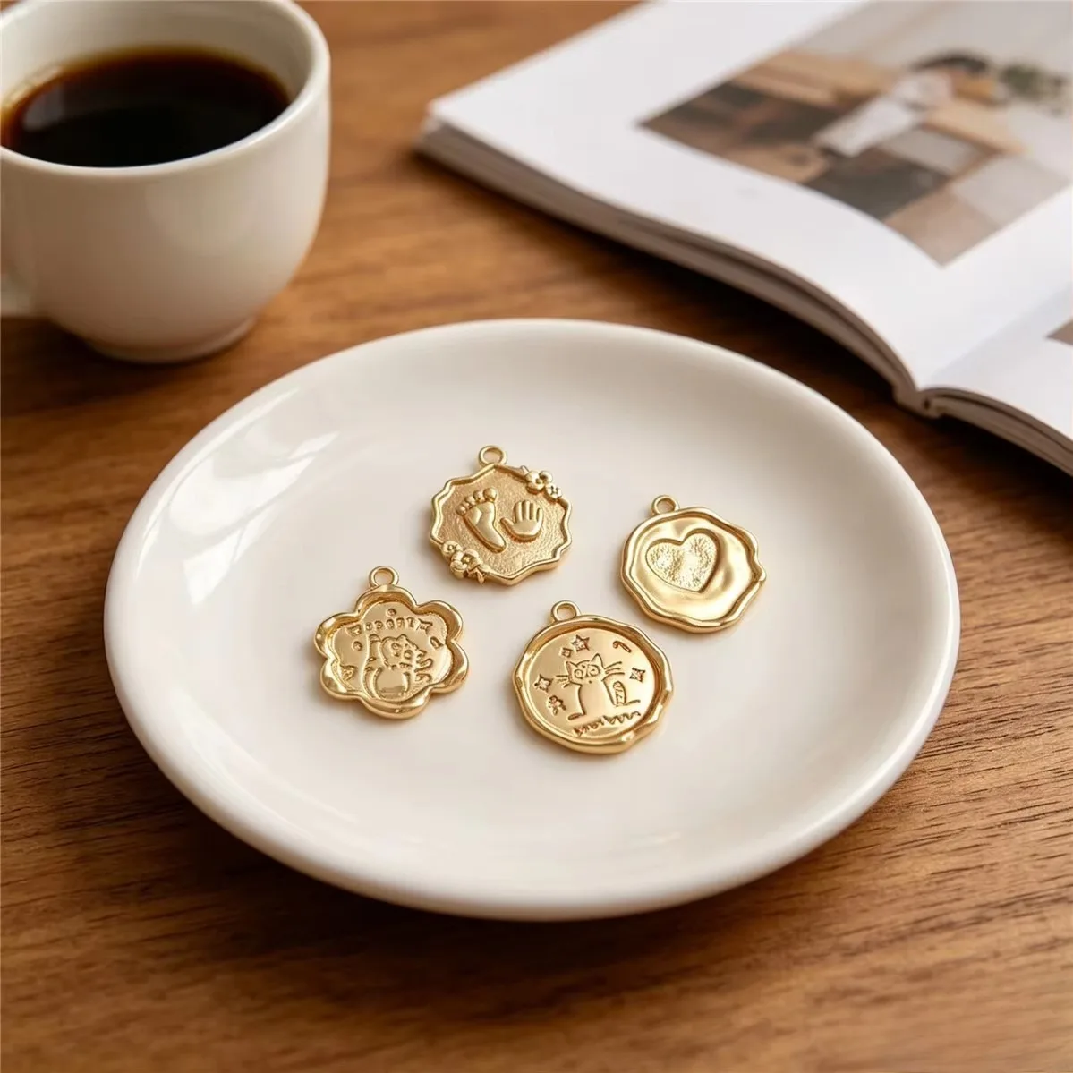 Brass 14K Gold Plated Cute Cat Pattern Heart Flower Round Tag Charms Pendant DIY Jewelry Bracelet Necklace Accessories