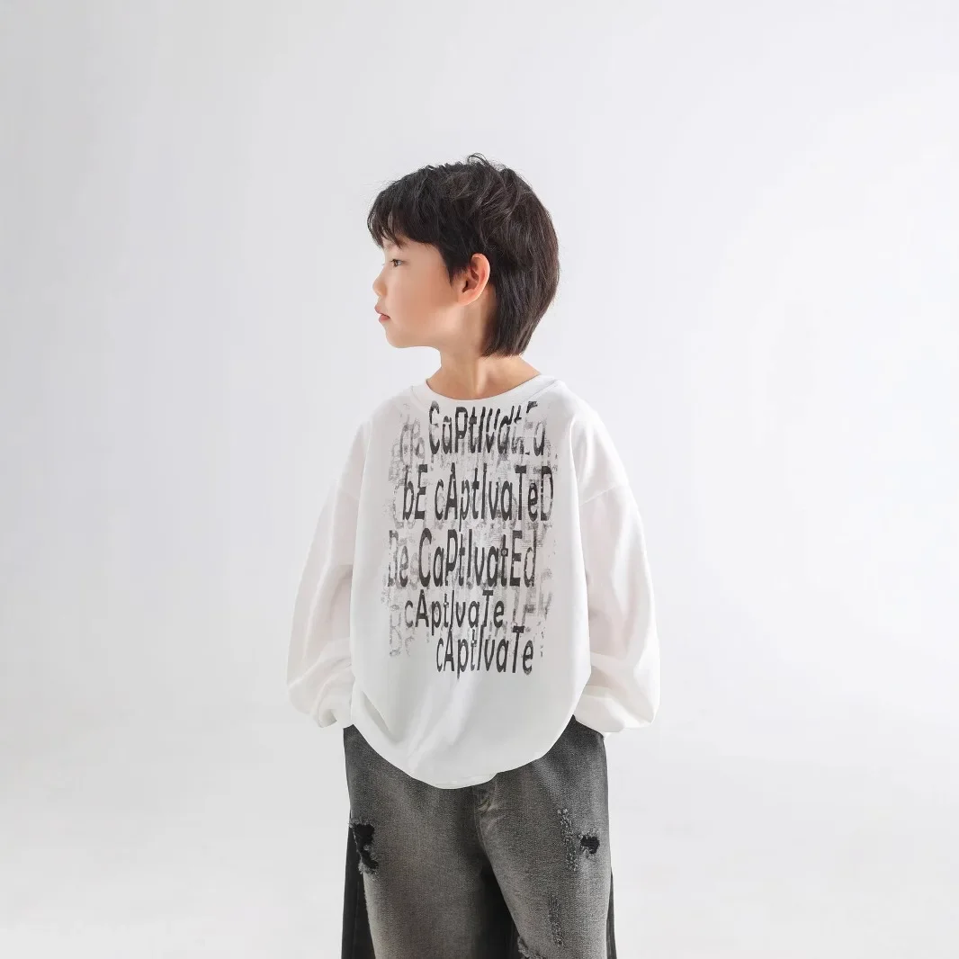 Kinderkleding Jongens Koreaanse stijl T-shirt 2023 Nieuwe modieuze lente Eenvoudige mode Gedrukte sport losse top met lange mouwen