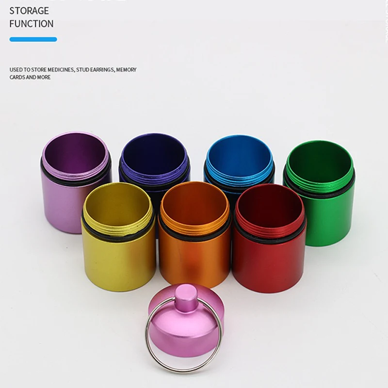 منظم حبوب أسبوعي معدني مقاوم للماء مع تصميم حجرة لمدة 7 أيام، مجموعة إسعافات أولية محمولة للسفر في الهواء الطلق مع حلقة مفاتيح