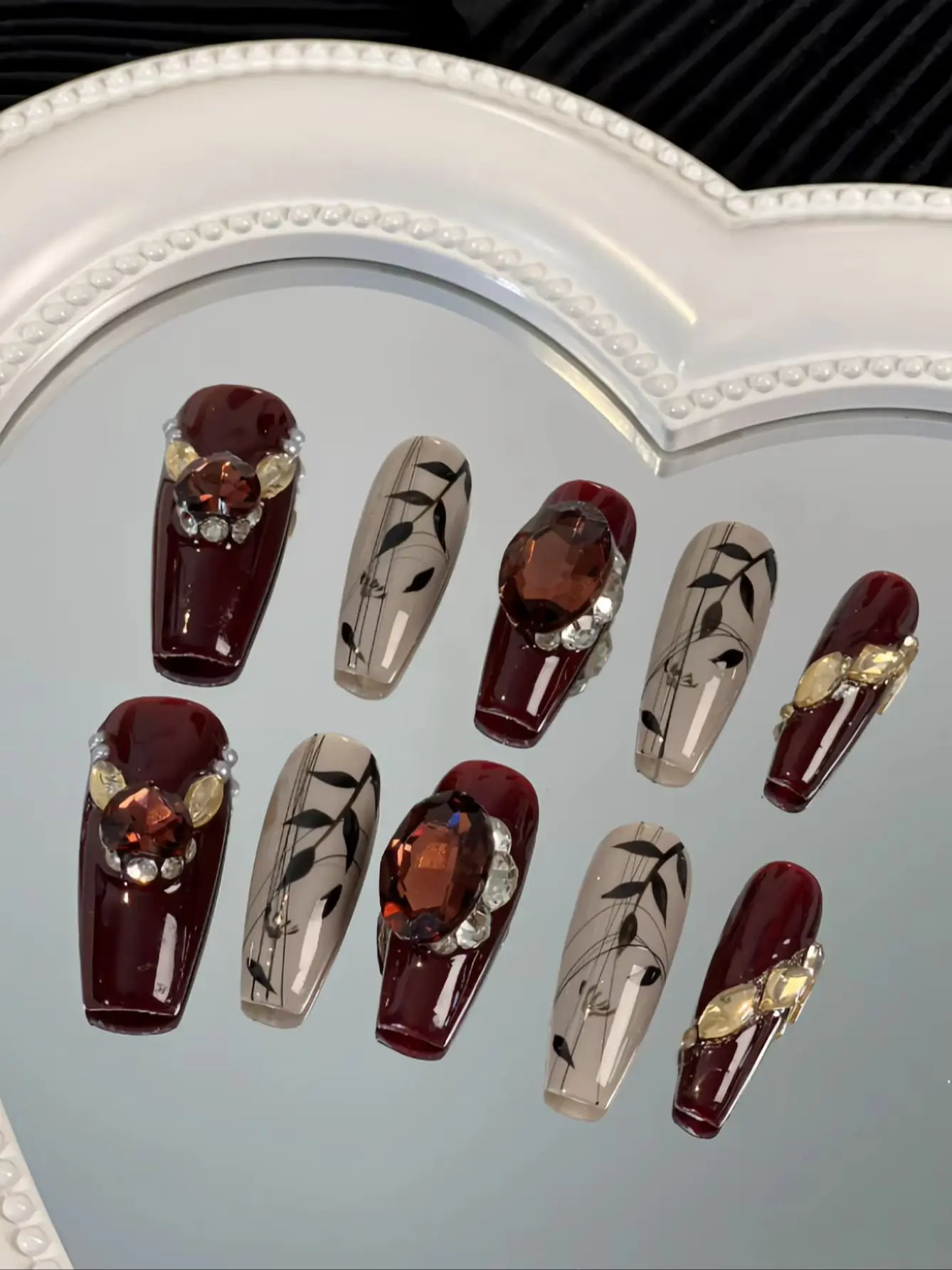 10-Piece Set of Burgundy New Chinese-Style Bamboo Leaf Rhinestone Press-On Nails, Retro New Chinese Style, Burgundy Solid Color + Nude Base Hand-Painted Ink Bamboo Leaf Nail Art, Paired with Oval Amber Main Rhinestone, Yellow Colored Rhinestones, and Pearls, Creating a Full Atmosphere, High-End Retro