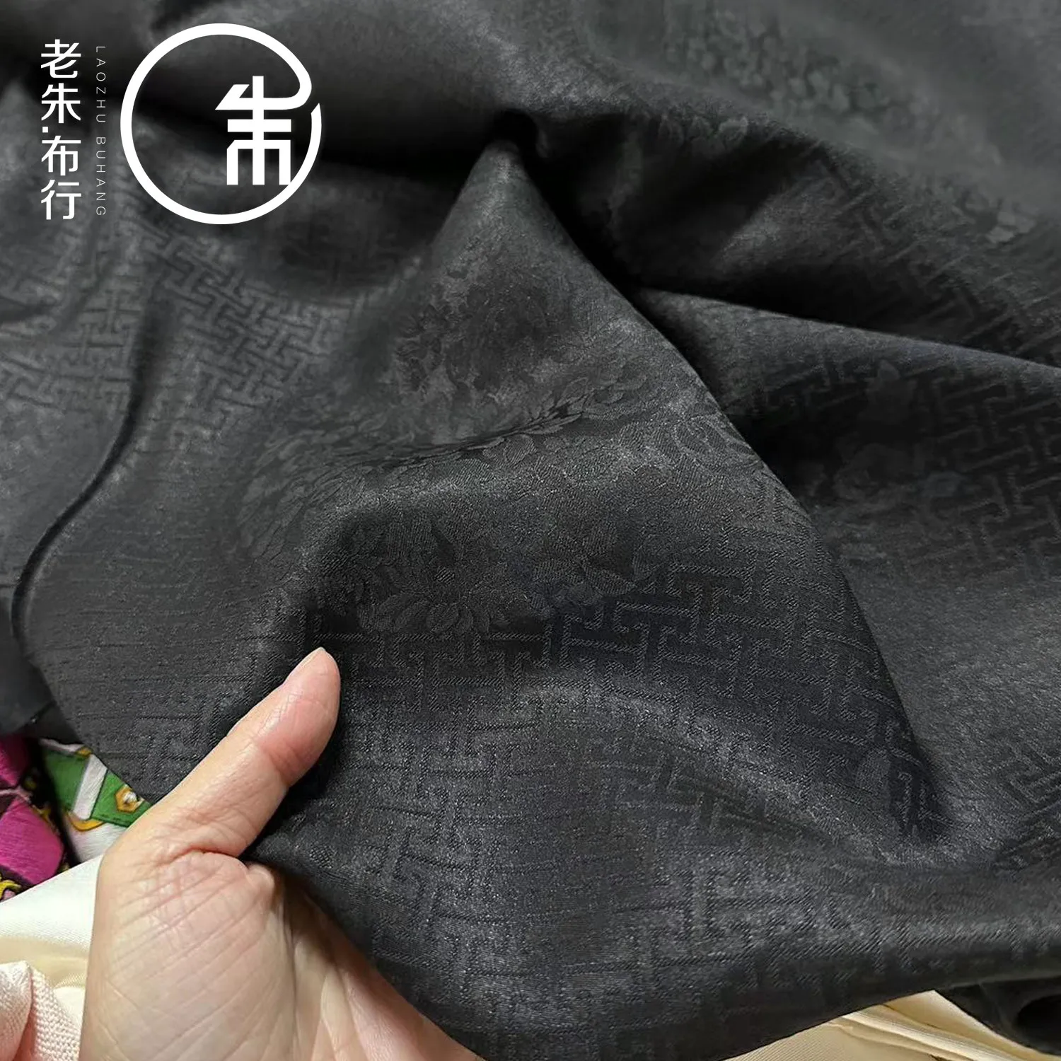 30 Momme Four Warp Twisted Rose Black Fragrant Cloud Yarn Silk Silk Fabric Cheongsam Top Dress Fabric