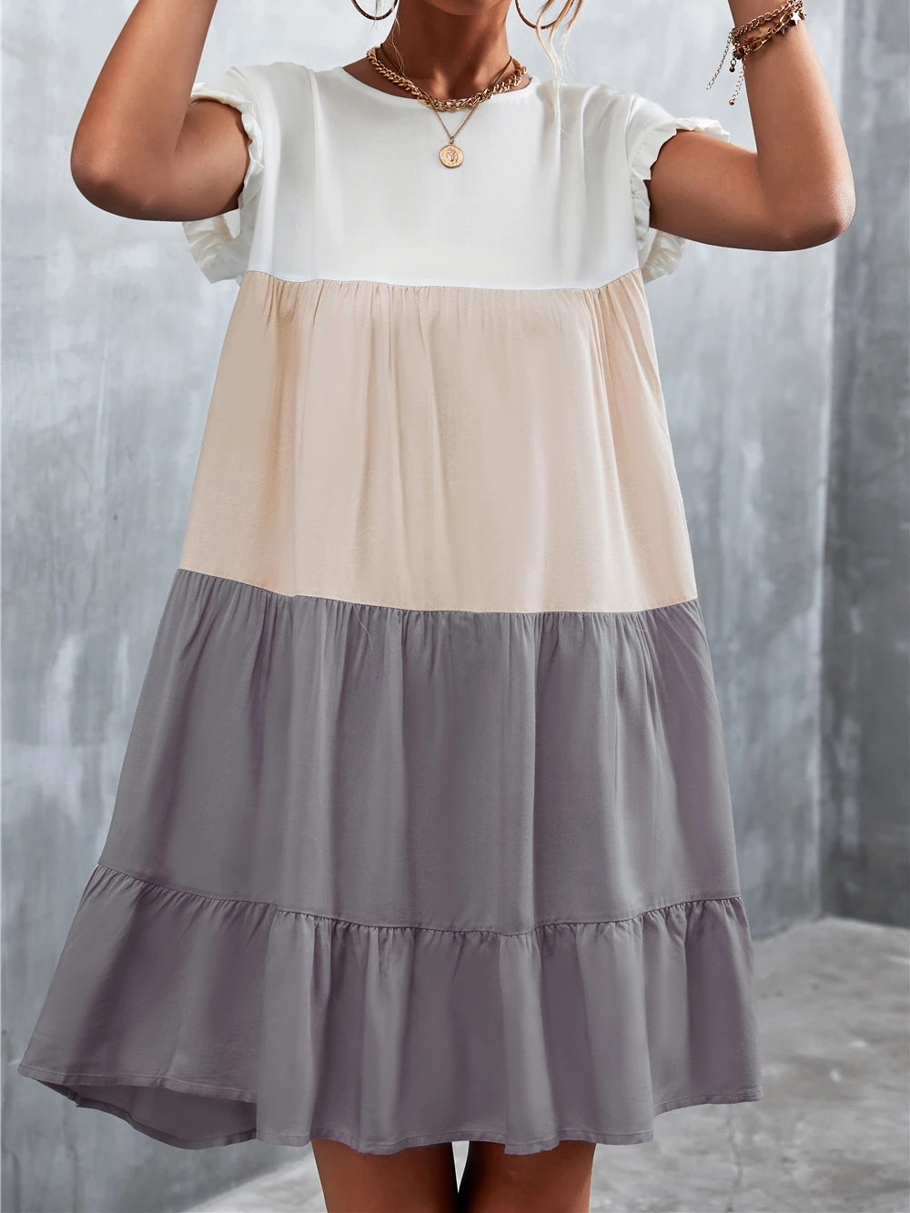 Vestido de Verão com Manga Curta e Cintura Alta em Tecido de Poliéster, Decote Redondo, Saia em Camadas, Estilo Básico, Silhu...