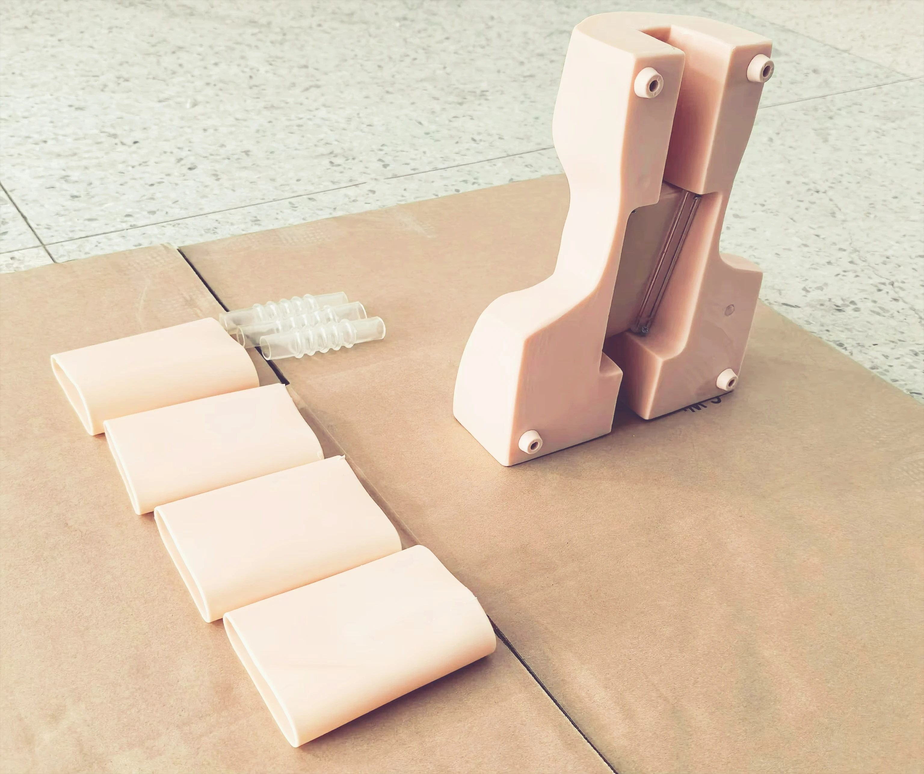 Bagged Tracheotomy Training Model Reusable Cricothyroid Membrane Puncture Simulator for Medical First Aid Teaching