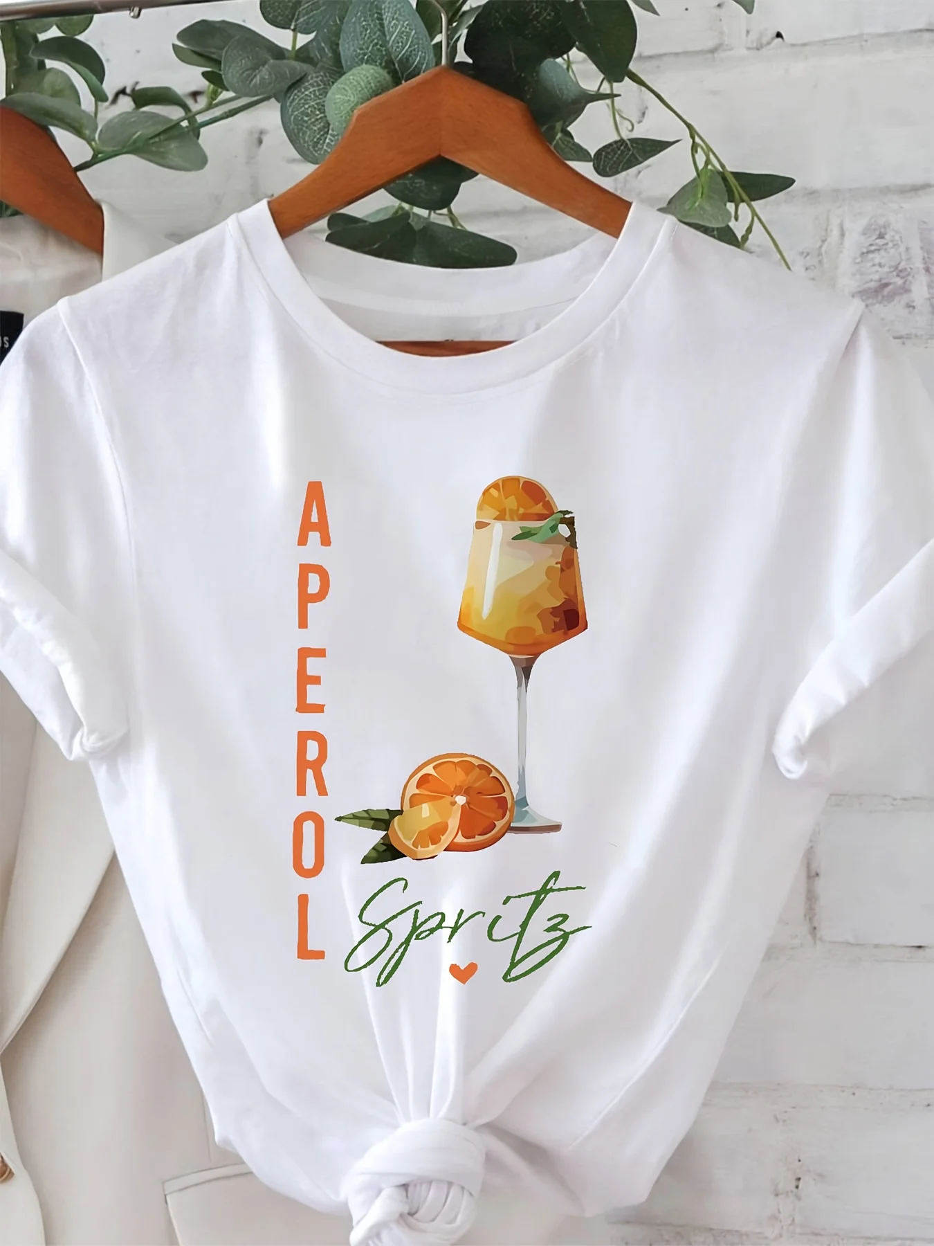 Camiseta Casual de Manga Corta con Cuello Redondo y Estampado Gráfico de Cóctel Aperol Spritz para Mujer, con Diseño Vibrante de Bebida Naranja, Ropa Estética