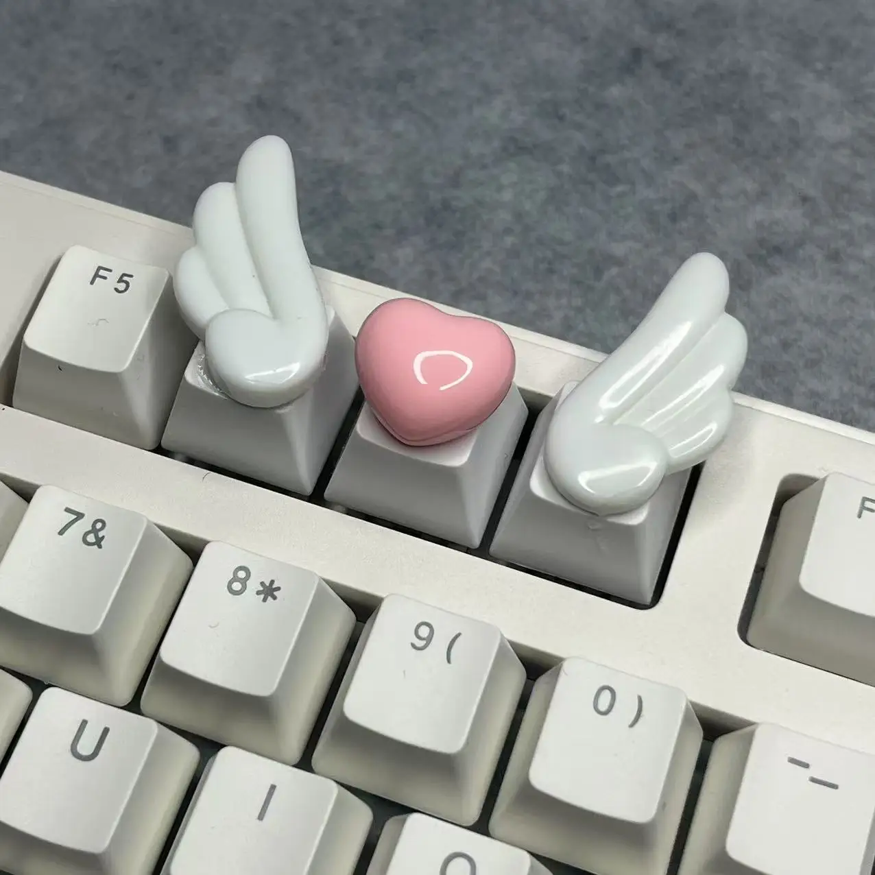 

3PCS DIY Creative Cute white Wing Keycaps Customized PBT Sublimation Gaming Mechanical Keyboard Pink Heart Shaped Keycaps