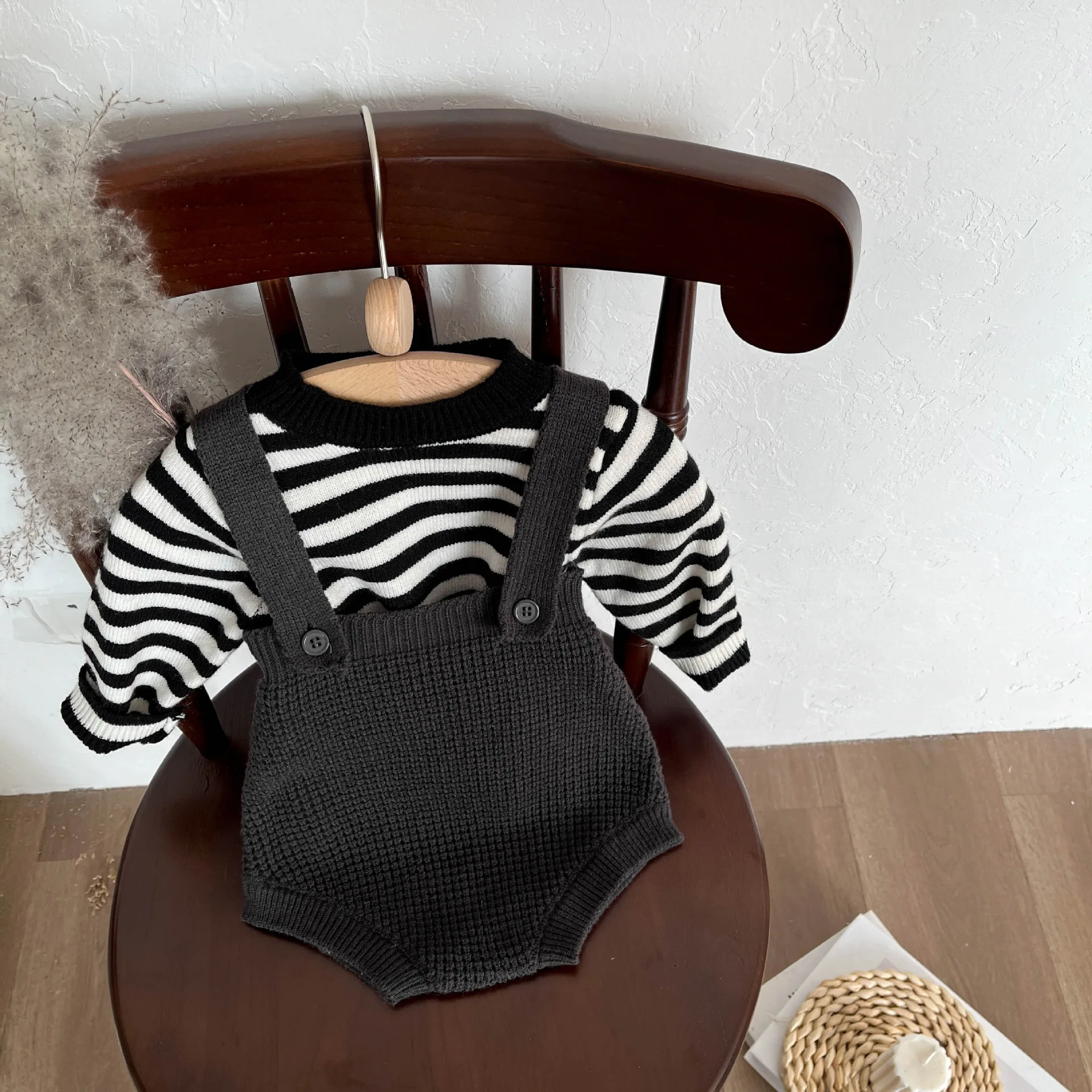 2024 Fashion Style Spring And Autumn Suit Strap Shorts Boys Girls Long Sleeves Knitted Sweater 1-3 Years Casual Sweatshirt