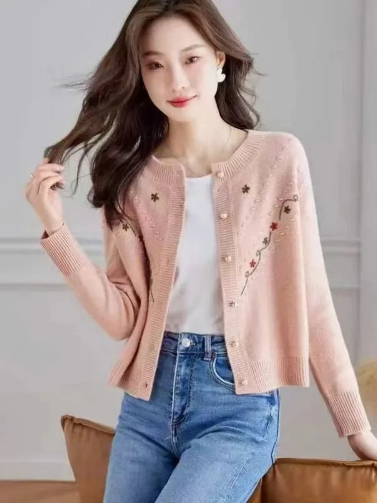 

Luxury Embroidery Sweet Soft Sweater Spring Autumn Coat Pink Knitted Cardigan Cropped Jacket Short Tops Design Cropped Cardigan