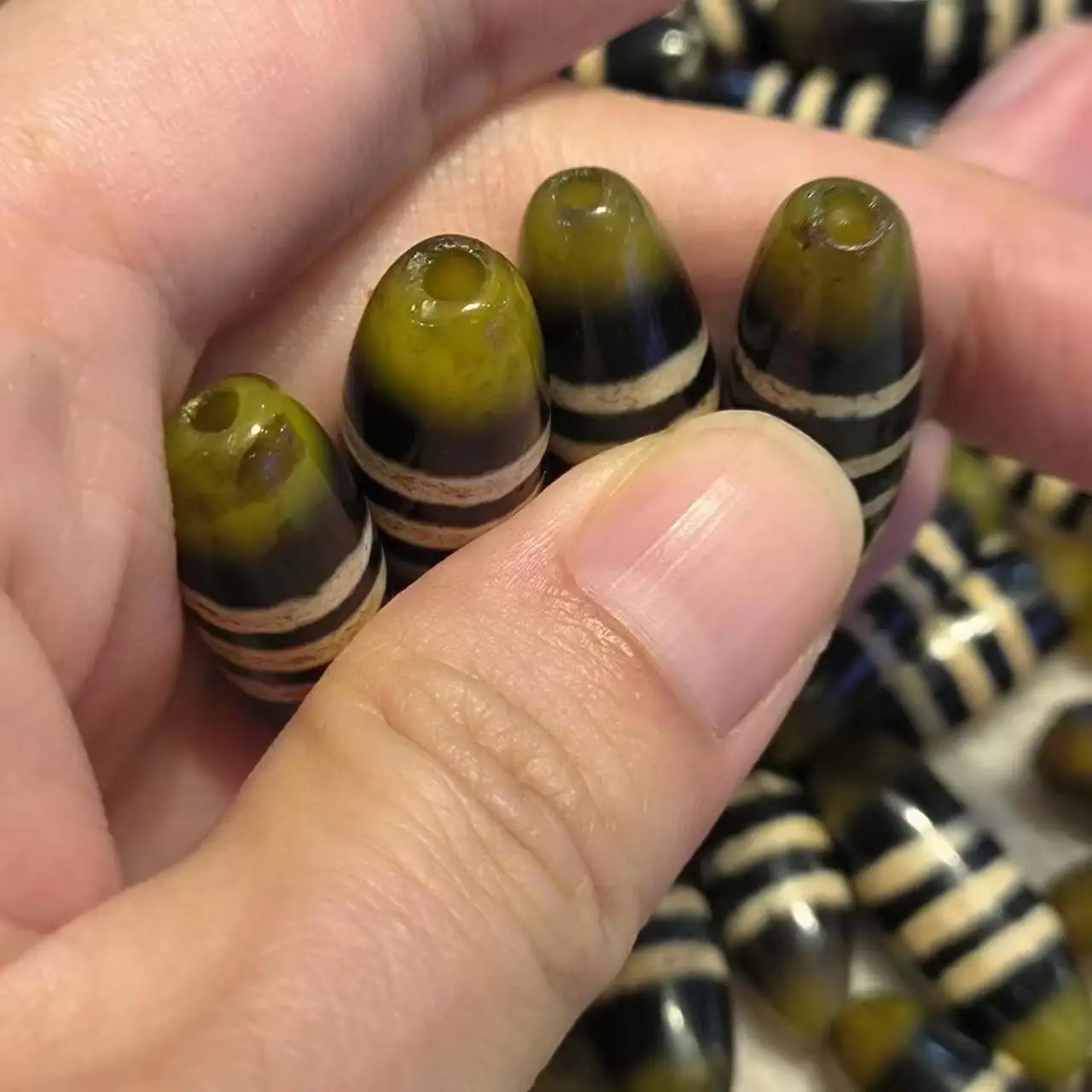 10pcs/lot Natural three-line striped old agate dzi Black-green Weathering line Accessories jewelry amulet archaic bead wholesale