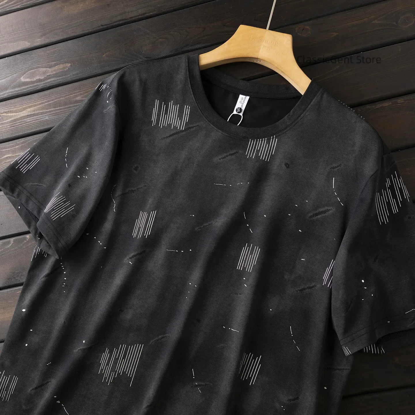 There are large size high gram weight, silky combed cotton men's summer casual loose round neck short-sleeved T-shirt.