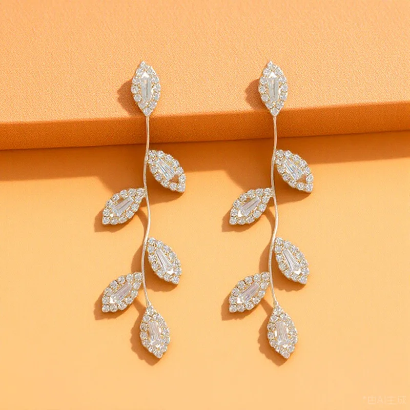 زوج واحد من الأقراط على شكل سلسلة شرابة من حجر الراين وأقراط على شكل أوراق شجر متألقة تضيف الضوء على أذنك لأي مناسبة لمجوهرات الأذن #6