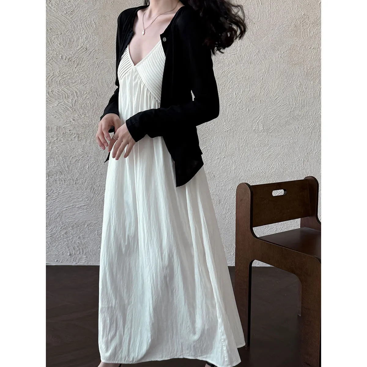 Luxi French สไตล์อ่อนโยนชุดเดรสคอวีสําหรับผู้หญิงฤดูร้อนใหม่ชายหาดสไตล์ Niche Dress 3657