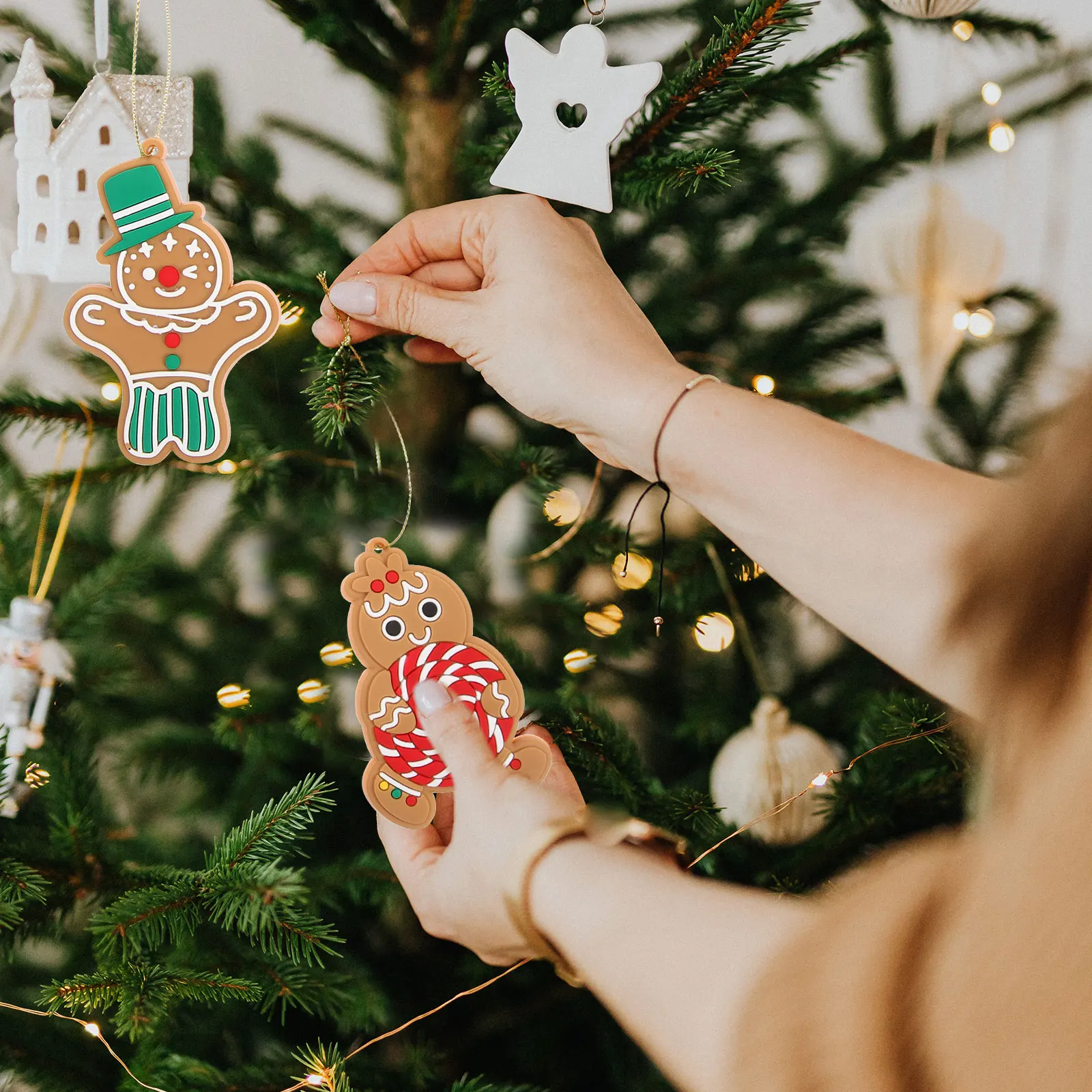 

12pcs Gingerbread Man Ornaments Mini Christmas Tree Decorations PVC Holiday Gifts Reusable Xmas Hanging Festive DIY