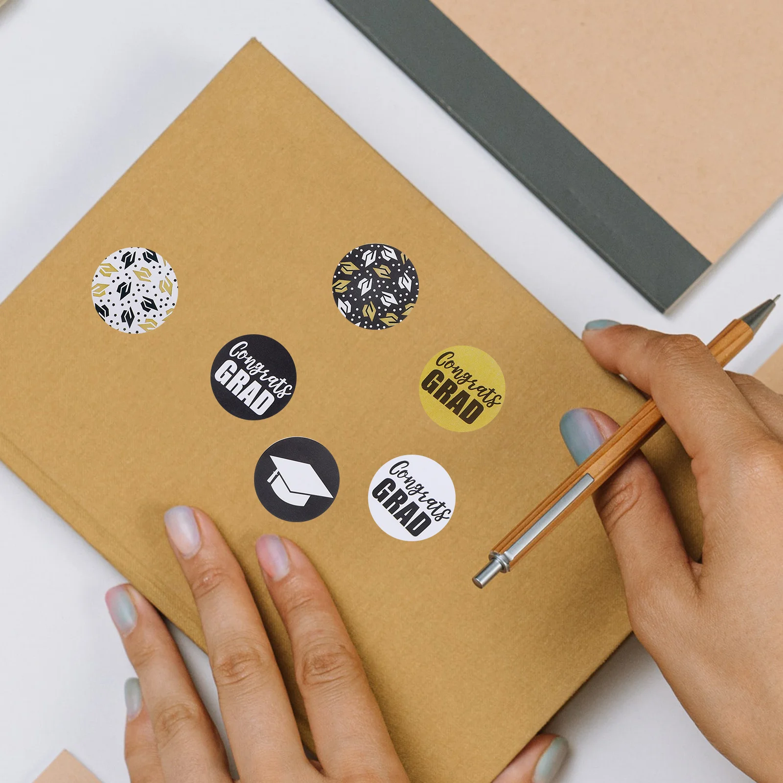 

500Pcs Graduation Cap Self Adhesive Round Seal Stickers for Envelope Gift Supplies Round Label Seal Sticker