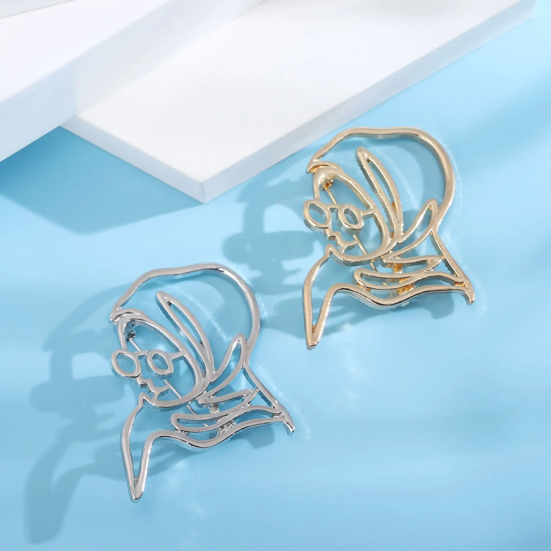 Creative Personality Hollow Line Portrait Brooch Women's Party Corsage Accessories Gift