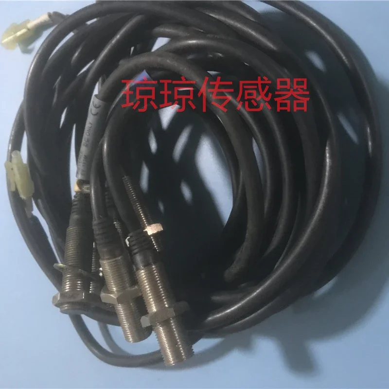 

Бесконтактный переключатель Keyence EV-112M Индукционный датчик EV-108M/118M/108U/112U/118U