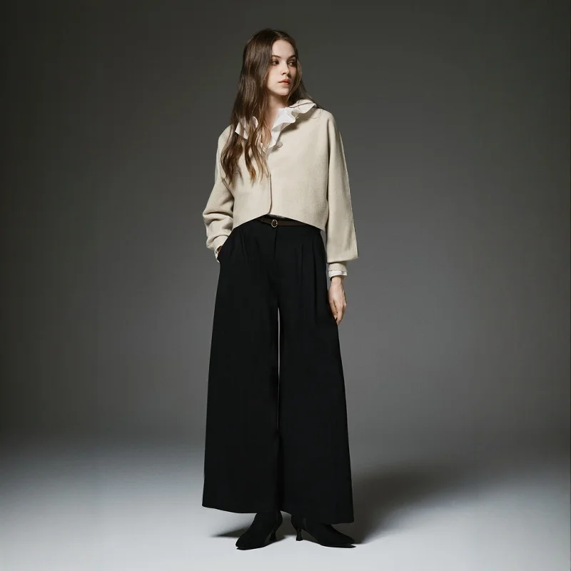 

Современные прямые широкие брюки на осень-зиму: элегантные, универсальные, стройнящие, свободного кроя, с поясом, в повседневном простом стиле