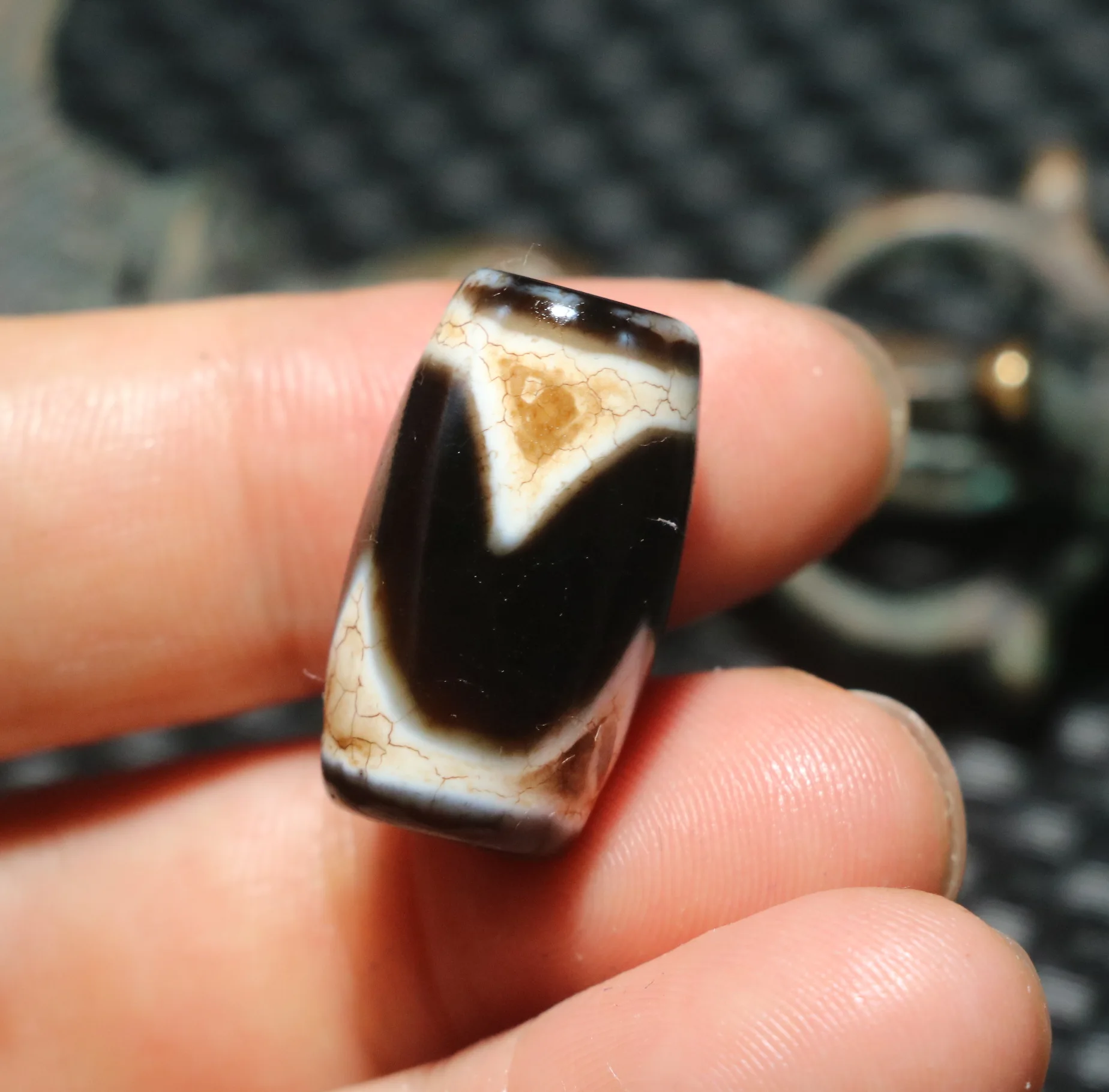 

UPD0514A2 Magic Energy Tibetan Old Agate Full Dragon Vein Tiger Tooth Bucket S dZi Bead Amulet Pendant Jewelry Gemstone Treasure