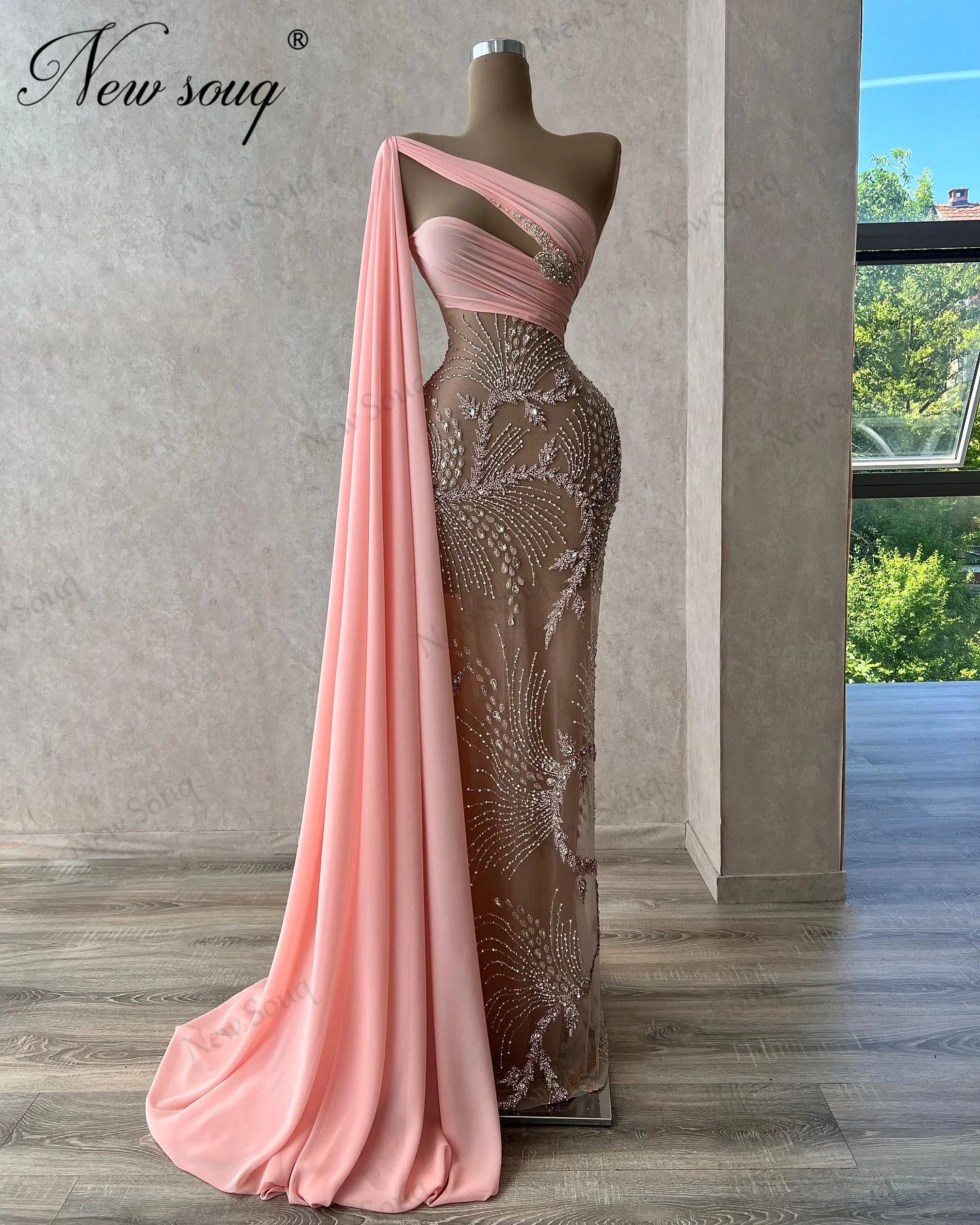 Chiffon Roze Lange Mouwen Avondjurken Robe Du Soir Elegante Illusie Kralen Prom Dress Arabic Dubai Bruiloftsfeest Kleding Outfit