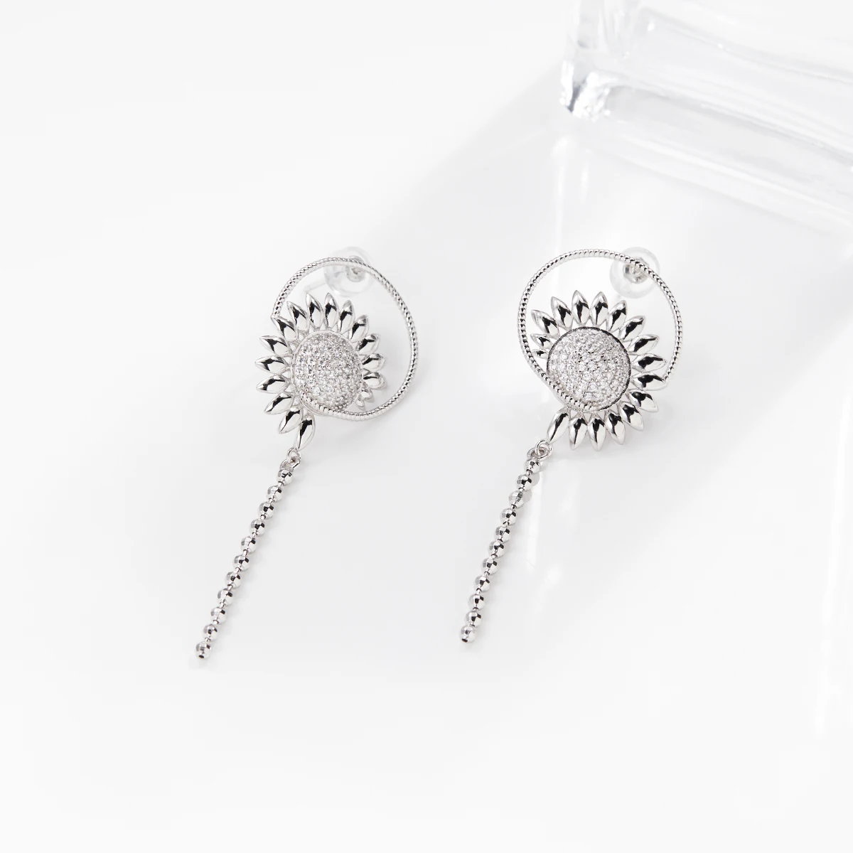 S925 sterling silver earrings with original sunflower design Earpin temperament agility long style hot selling 2024 New Women