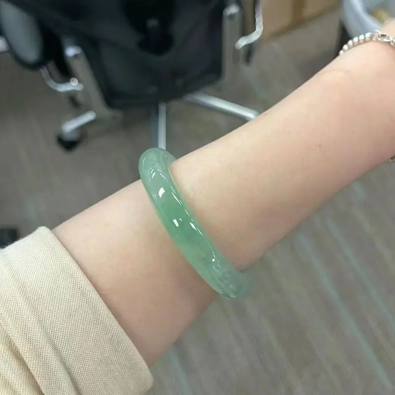 High-end jewelry, ice-type fruit-green natural A-grade jade imperial consort bracelet
