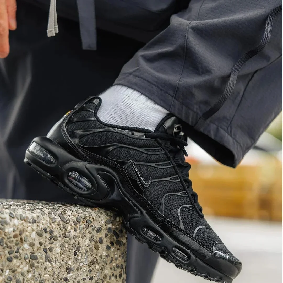 Nike Air Max Plus TN Red Black Comfortable Air Cushion Outdoor Running Shoes for Men and Women image 6