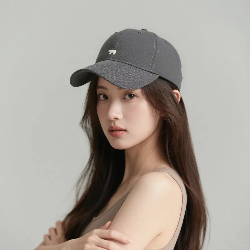 Boné de beisebol bordado de urso polar simples e versátil com aba grande para um rosto pequeno, boné unissex de bico de pato para homens e mulheres