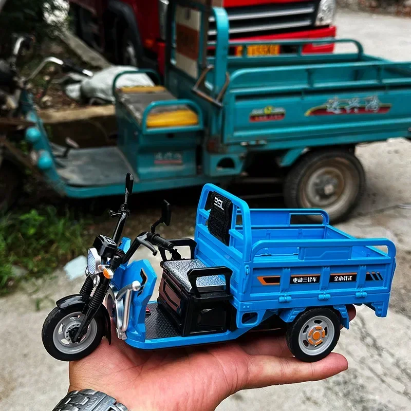 1:12 合金三輪車モデル電動三輪車オートバイプルバック音と光のおもちゃのトラック速達車両 ﻿ M62二輪車