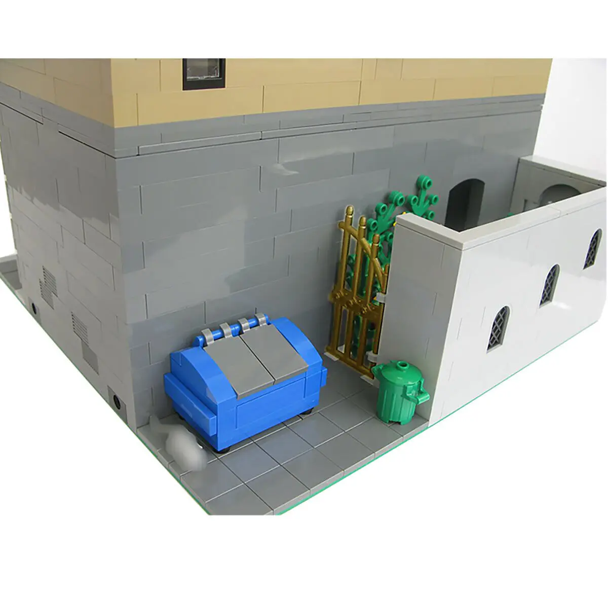 Modular Café 3-storey Building Model with Courtyard 2956 Pieces MOC Build