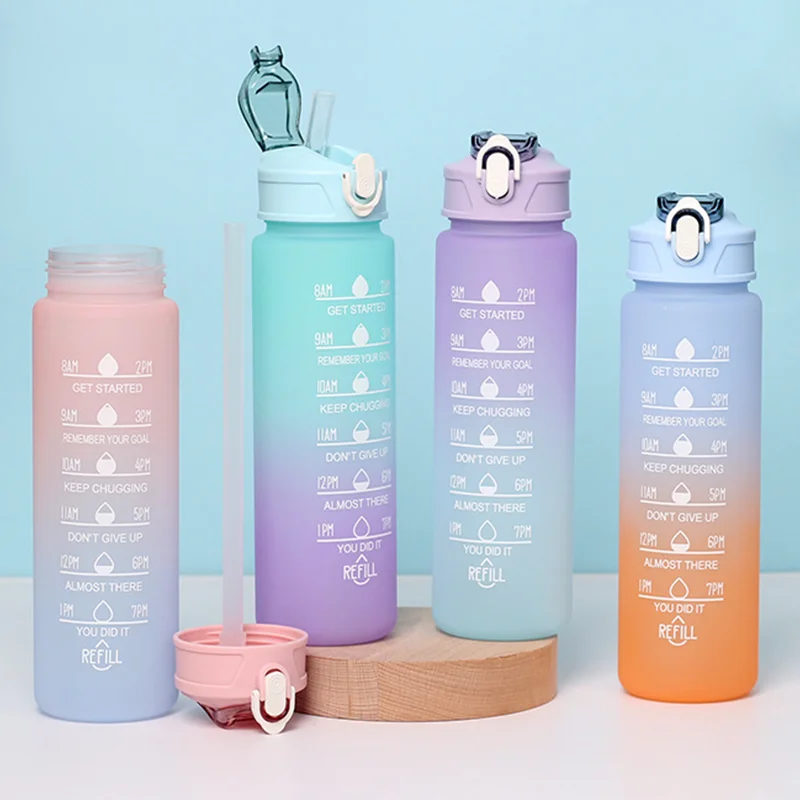 زجاجة مياه رياضية مع غطاء قلاب مقاوم للتسرب من القش لتتبع الوقت لسهولة الحمل، مثالية للمغامرات الخارجية