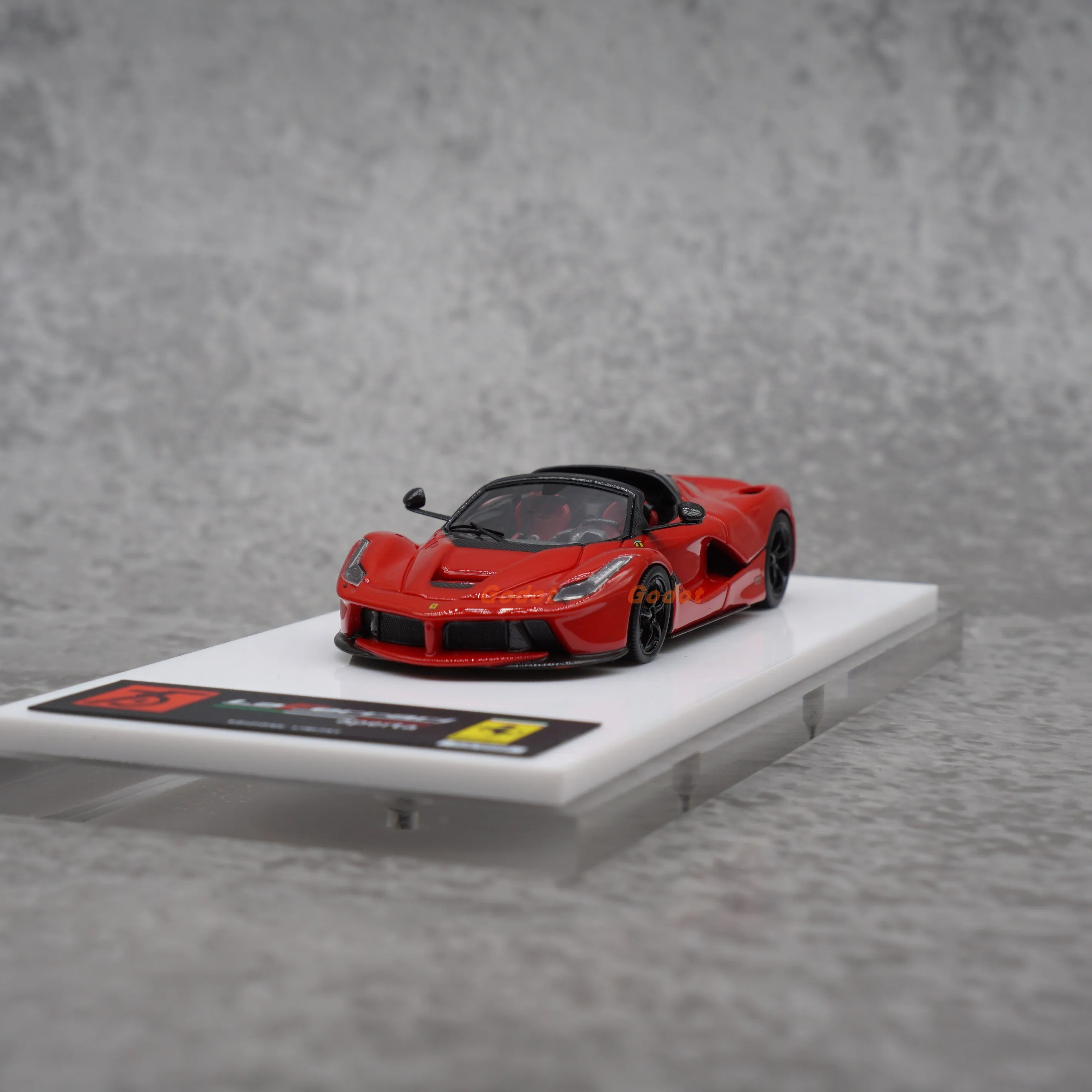 Ferrari Laferrariハイエンド樹脂モデルカーデコレーション、1:64