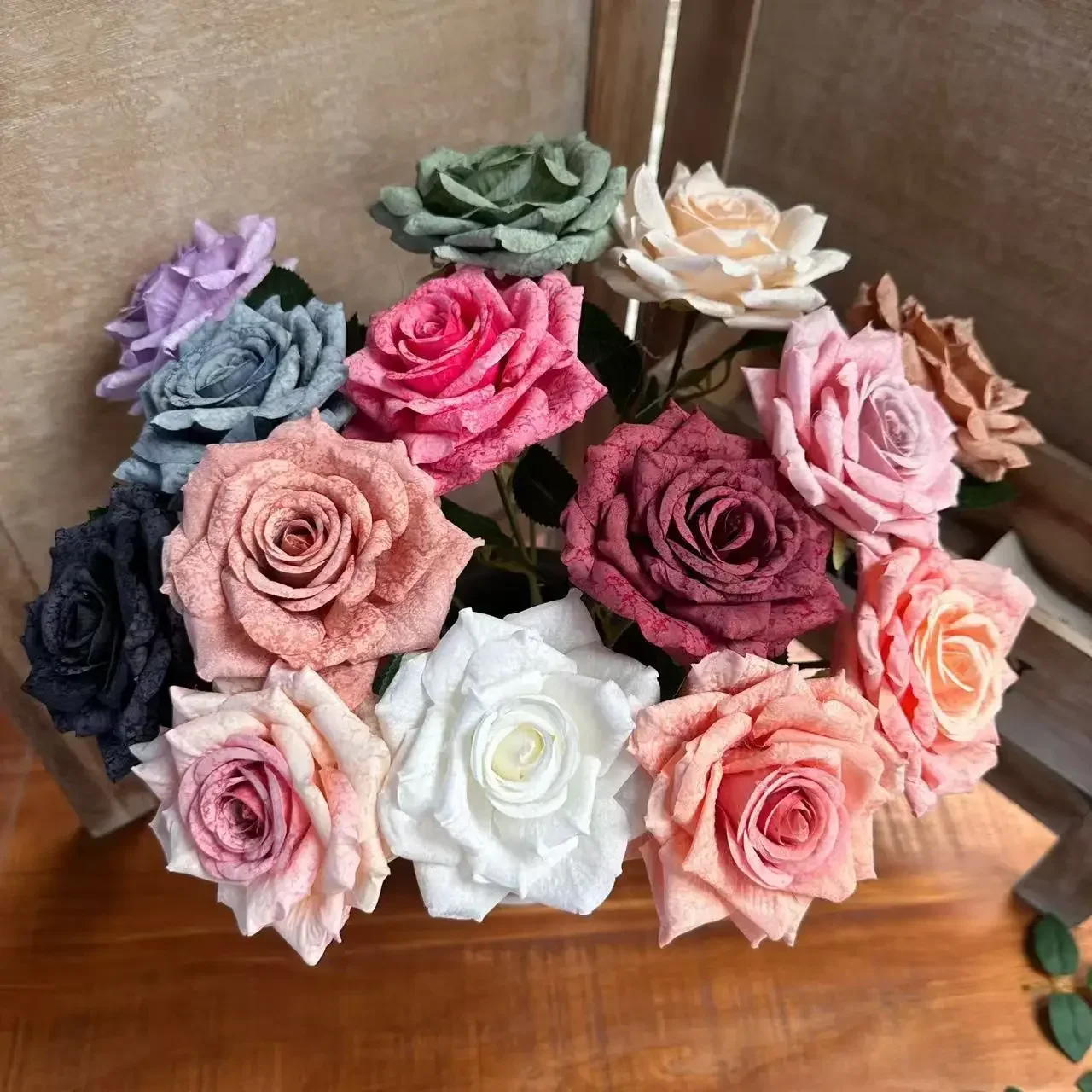 10/20 Stück Kunstblumen, Seidenrosen mit weißem, gewelltem Rand, Gartendekoration, künstliche Blumen, künstlicher Cappuccino-Rosenzweig, Kunstblume – Detail 2